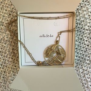 Stella & Dot Filigree Pendant - Botanical
